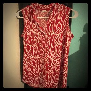 V-neck sleeveless blouse